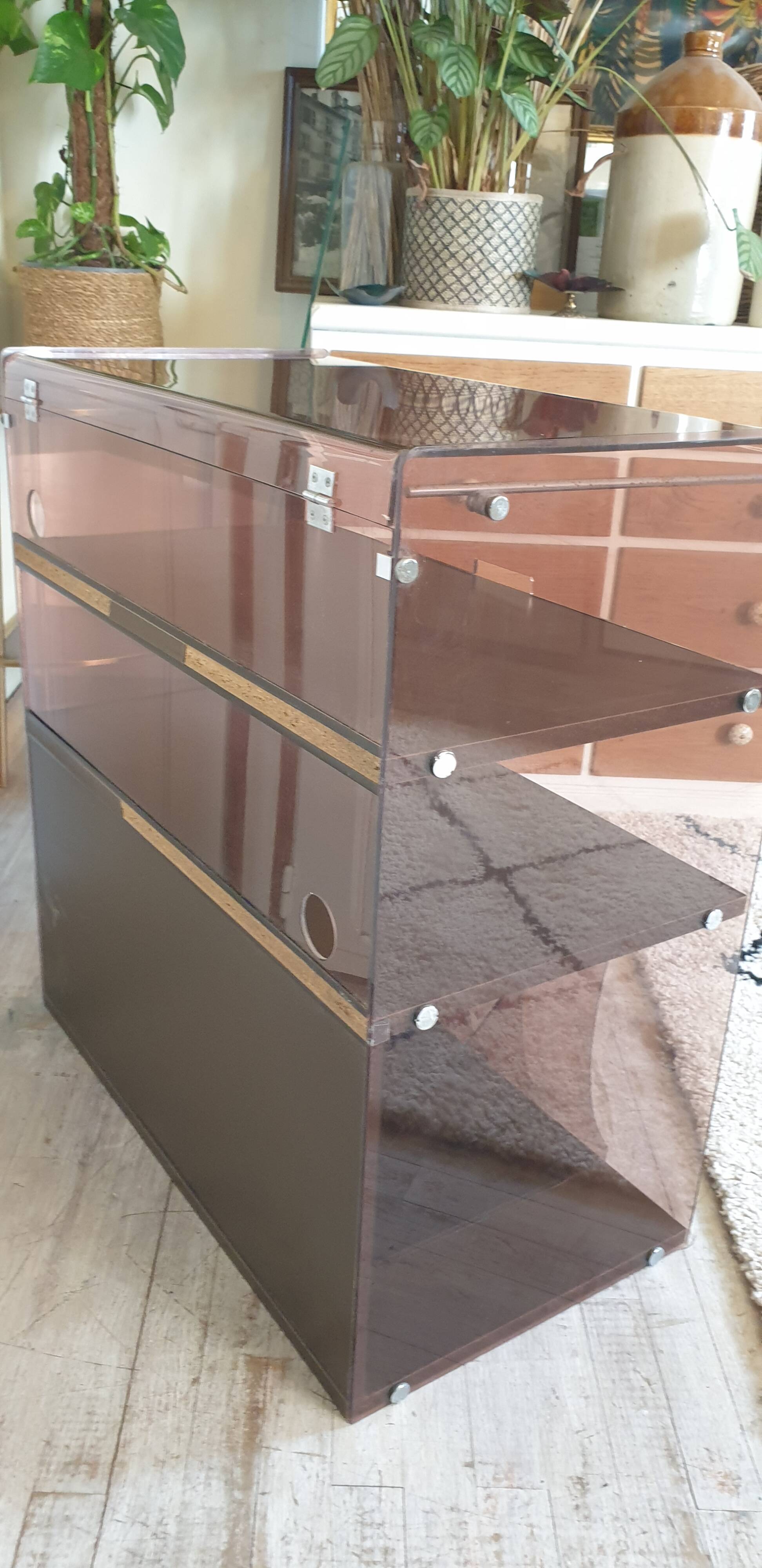 Meuble hifi stéréo en plexiglas