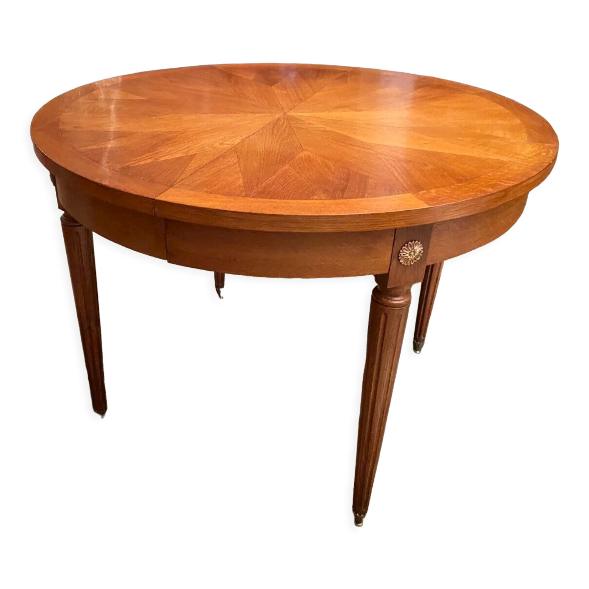 Table ronde style Louis XVI en chêne blond plateau à décor de rosace
