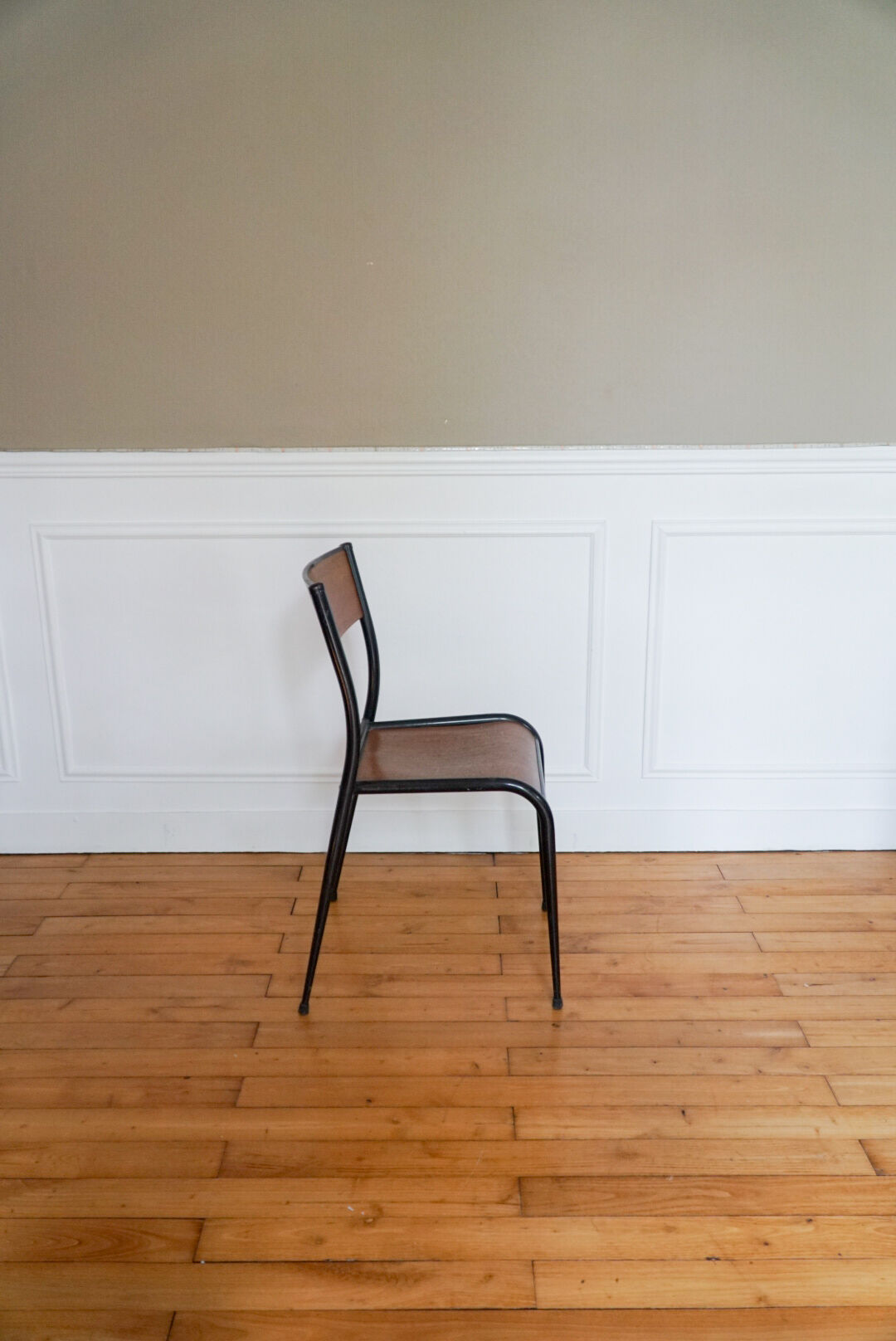 Chaise d'école mullca pied fuseau