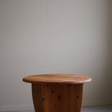 Modern round Danish coffee table in solid pine, Rainer Daumiller style, 1970s.