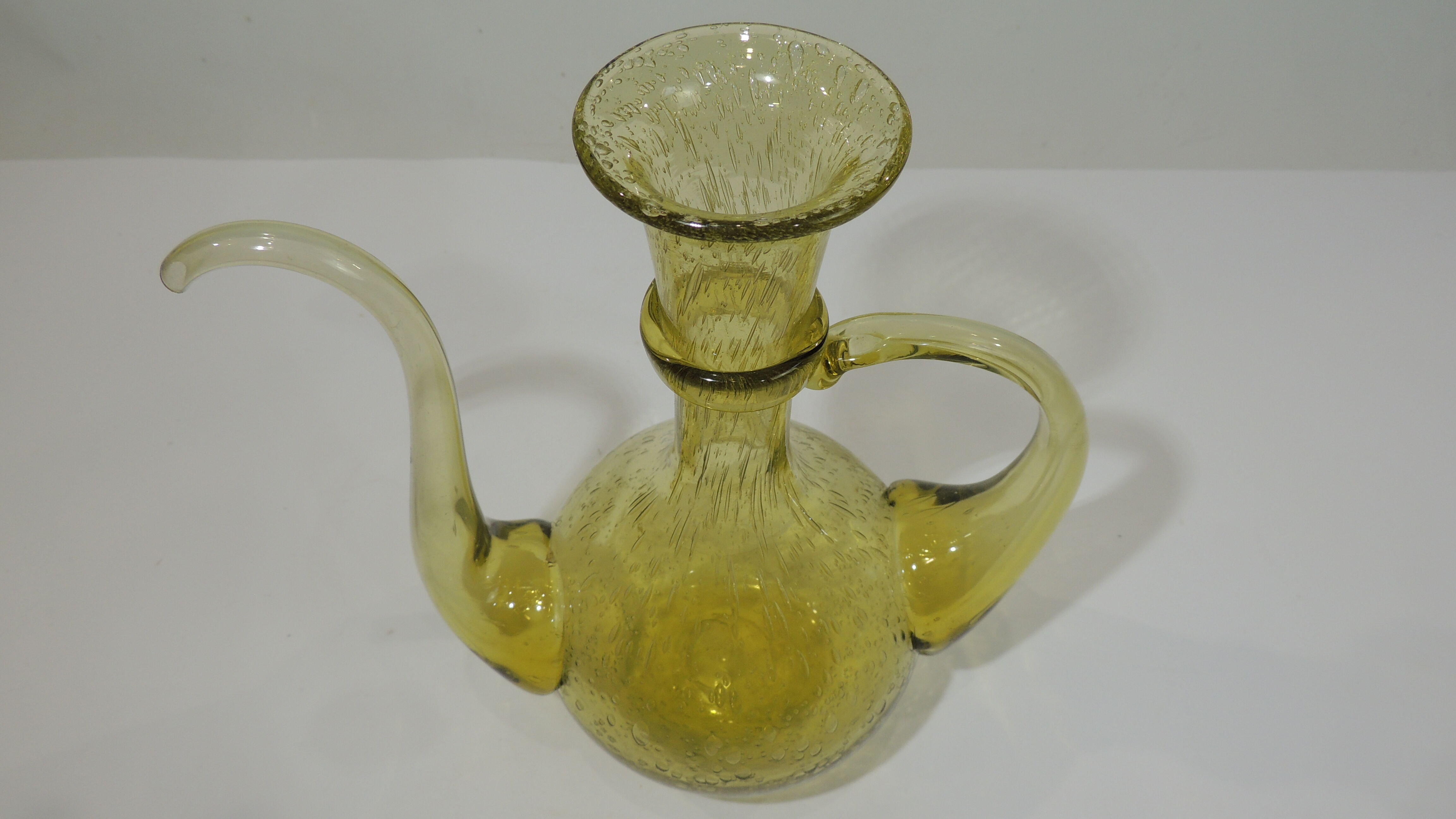Grande verseuse vintage en verre soufflé Biot