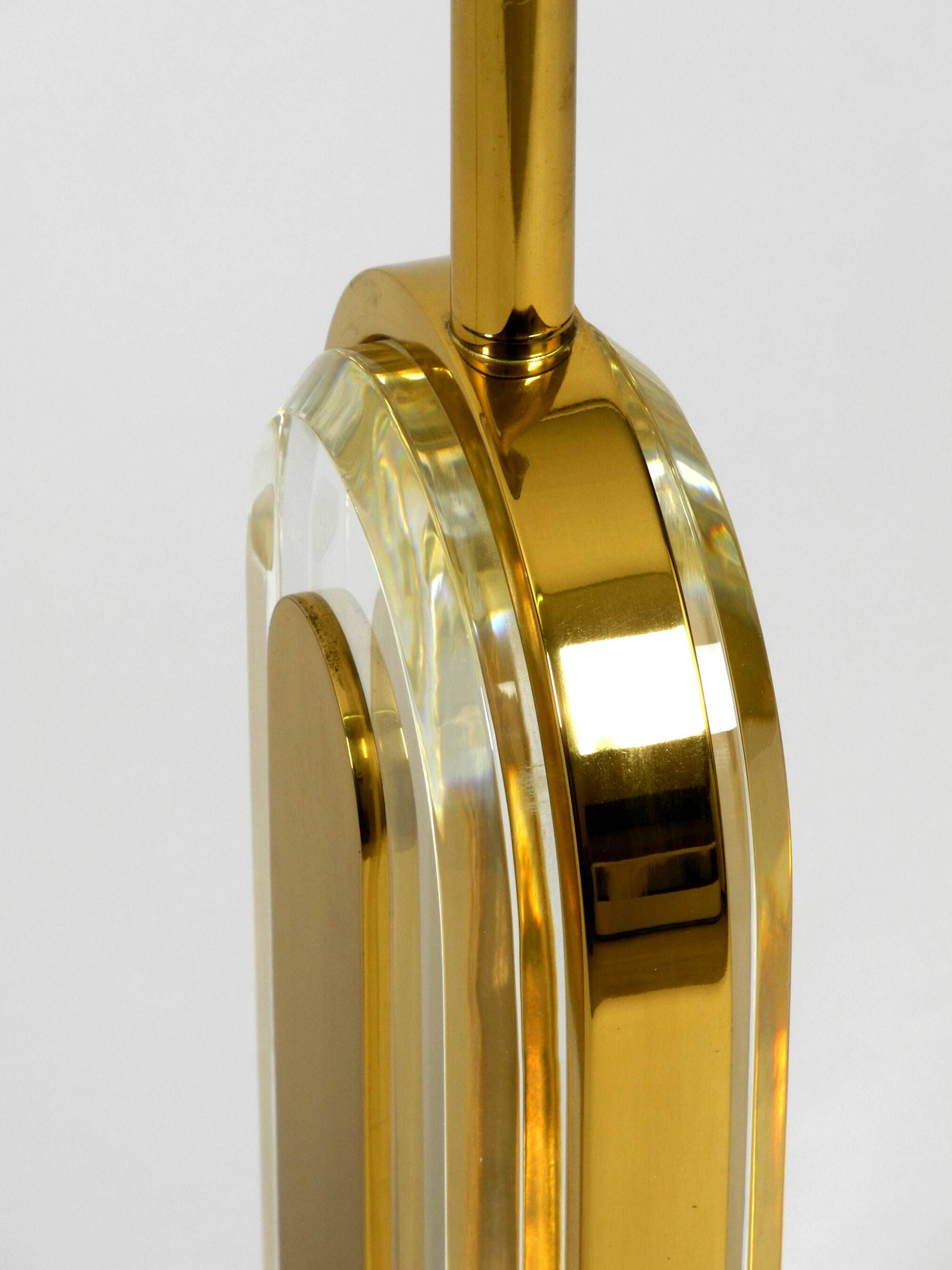 Lampe de table en verre et laiton XXL des années 1970 de la collection Vereinigte Werkstätten.