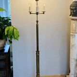 Lampadaire Art Déco époque début XXe en laiton massif, abat jour chapiteau