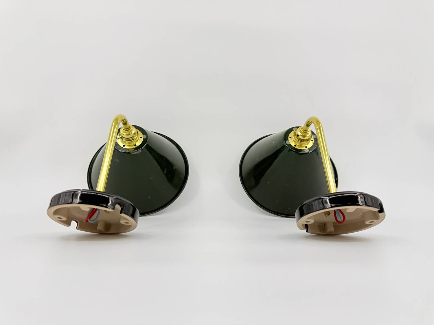 Enamelled sheet metal wall lights