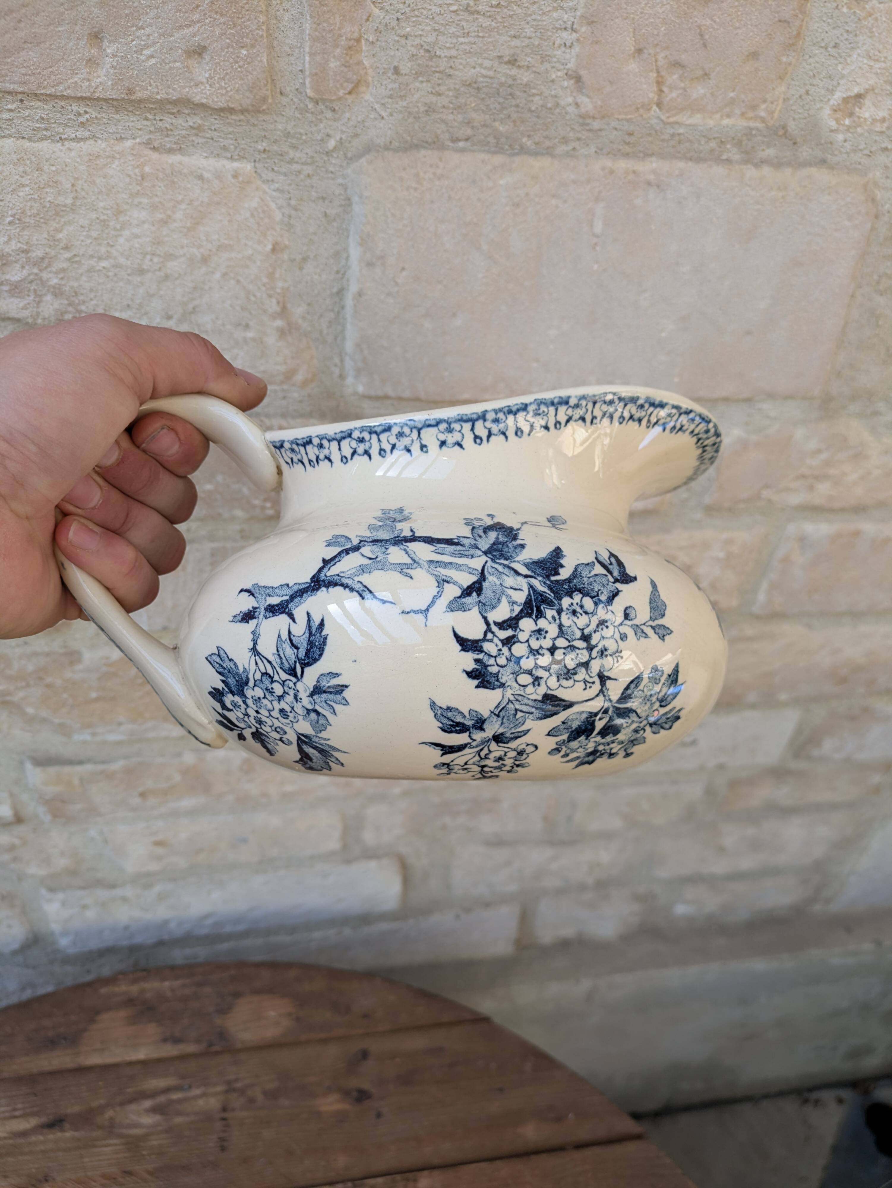 Opaque porcelain water jug from Gien, Aubépine Terre de Fer model.
