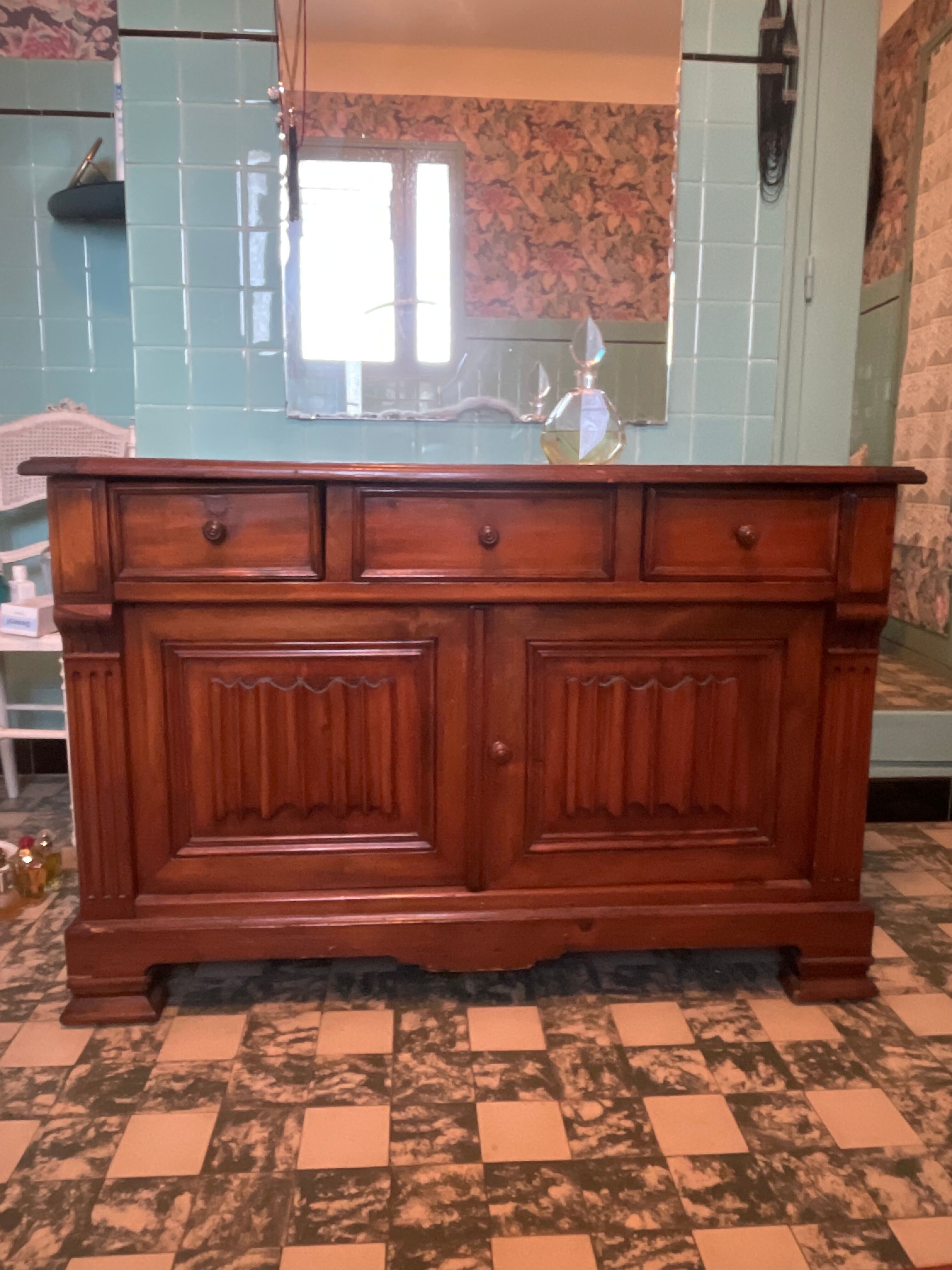 Bathroom vanity unit
