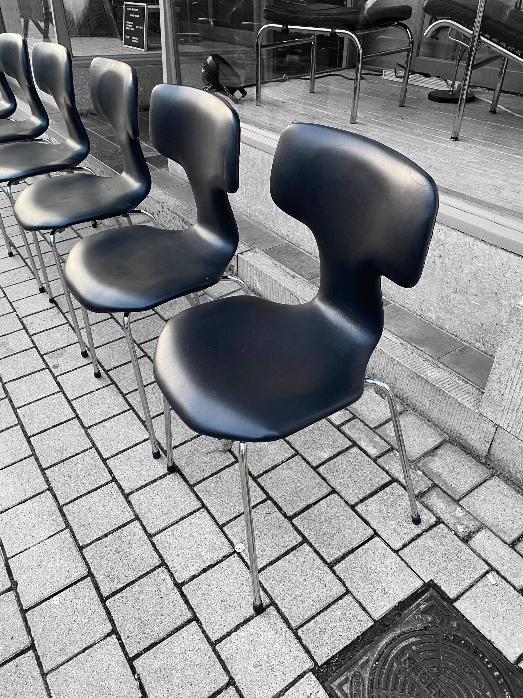 Set of 6 Hammer chairs in black leather, by Arne Jacobsen for Frits Hansen