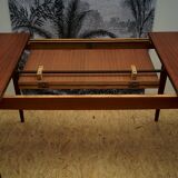 Extendable scandinavian table