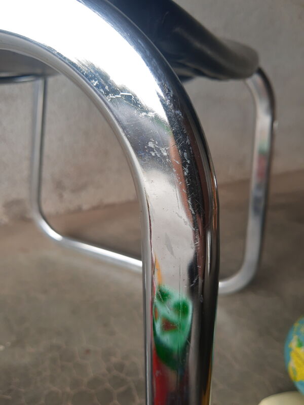 Chaise traineau skaï noir années 70 vintage