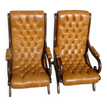 Fauteuils en bois et cuir capitonné, les 2