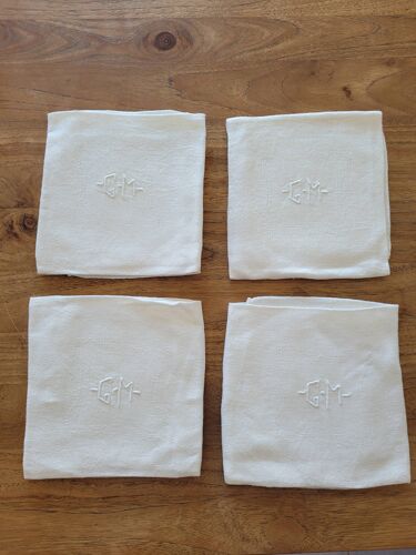 4 serviettes blanches monogrammées GM