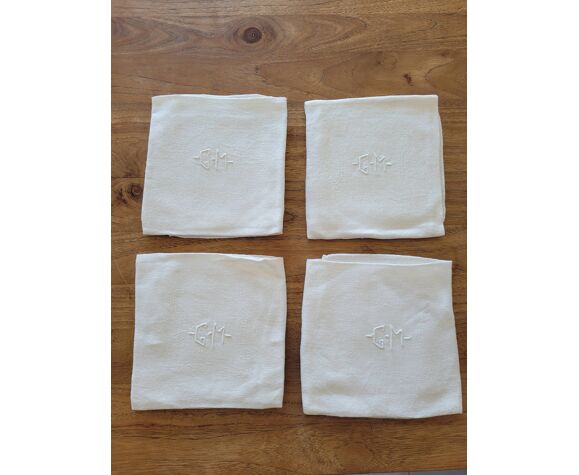 4 serviettes blanches monogrammées GM