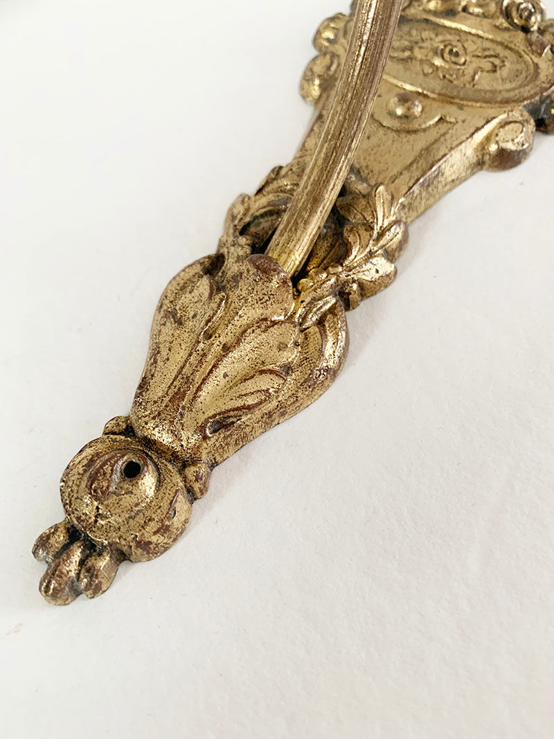 Tulip and brass applique