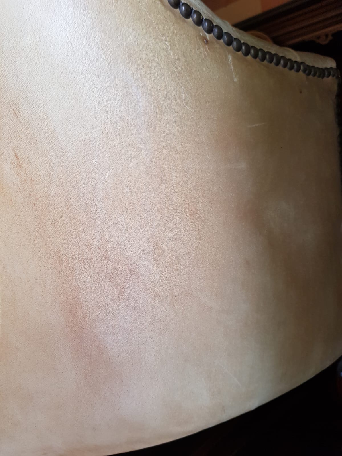 Chesterfield armchair in upholstered leather