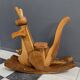 kangourou en bois (cheval à bascule)