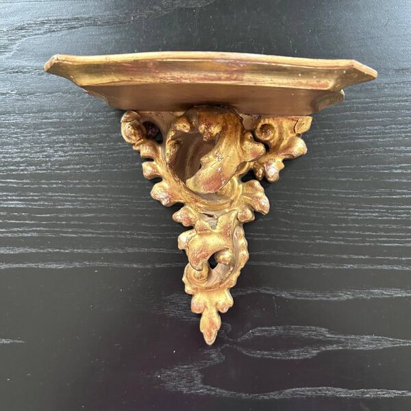 Console dorée style rocaille