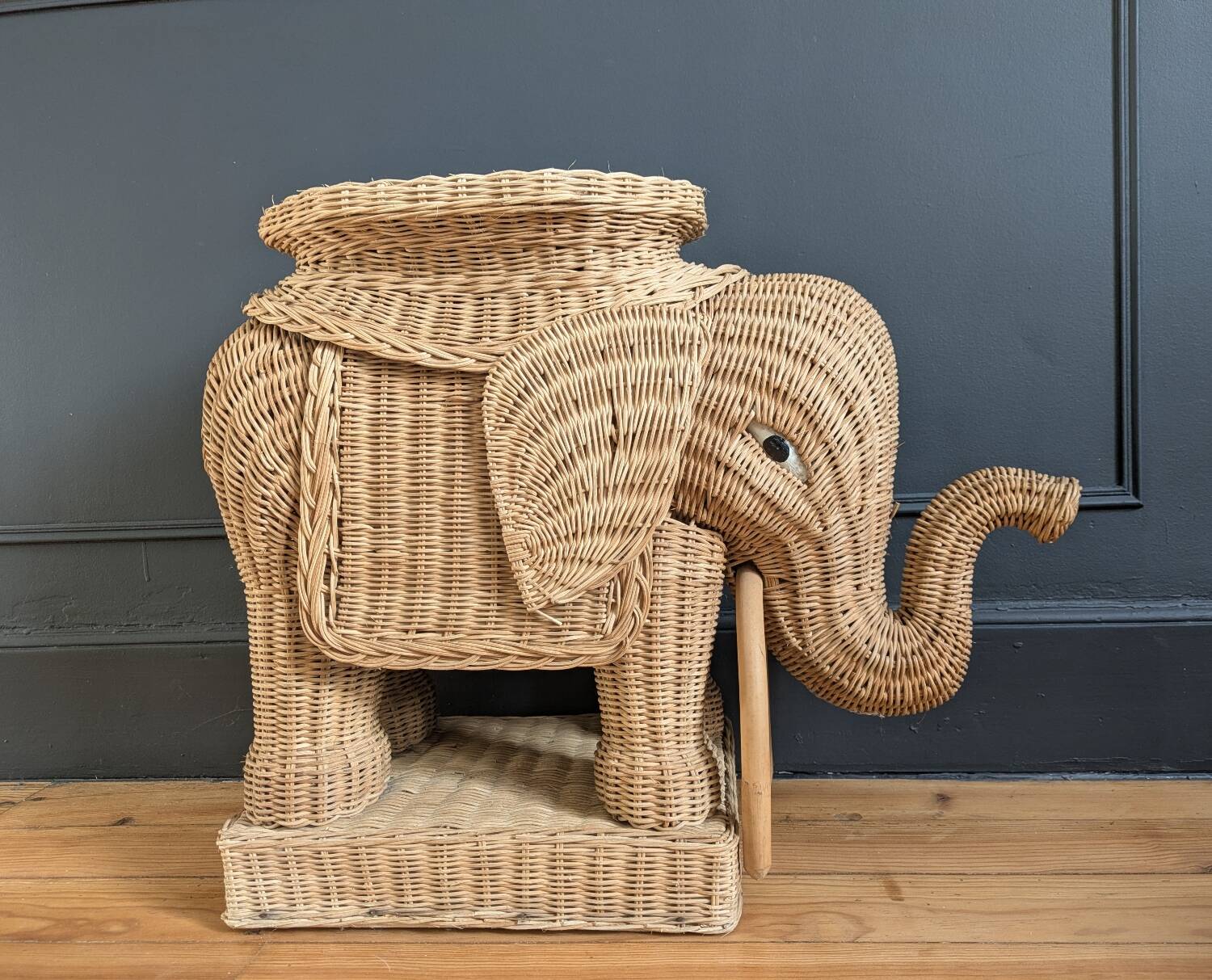 Willow elephant table