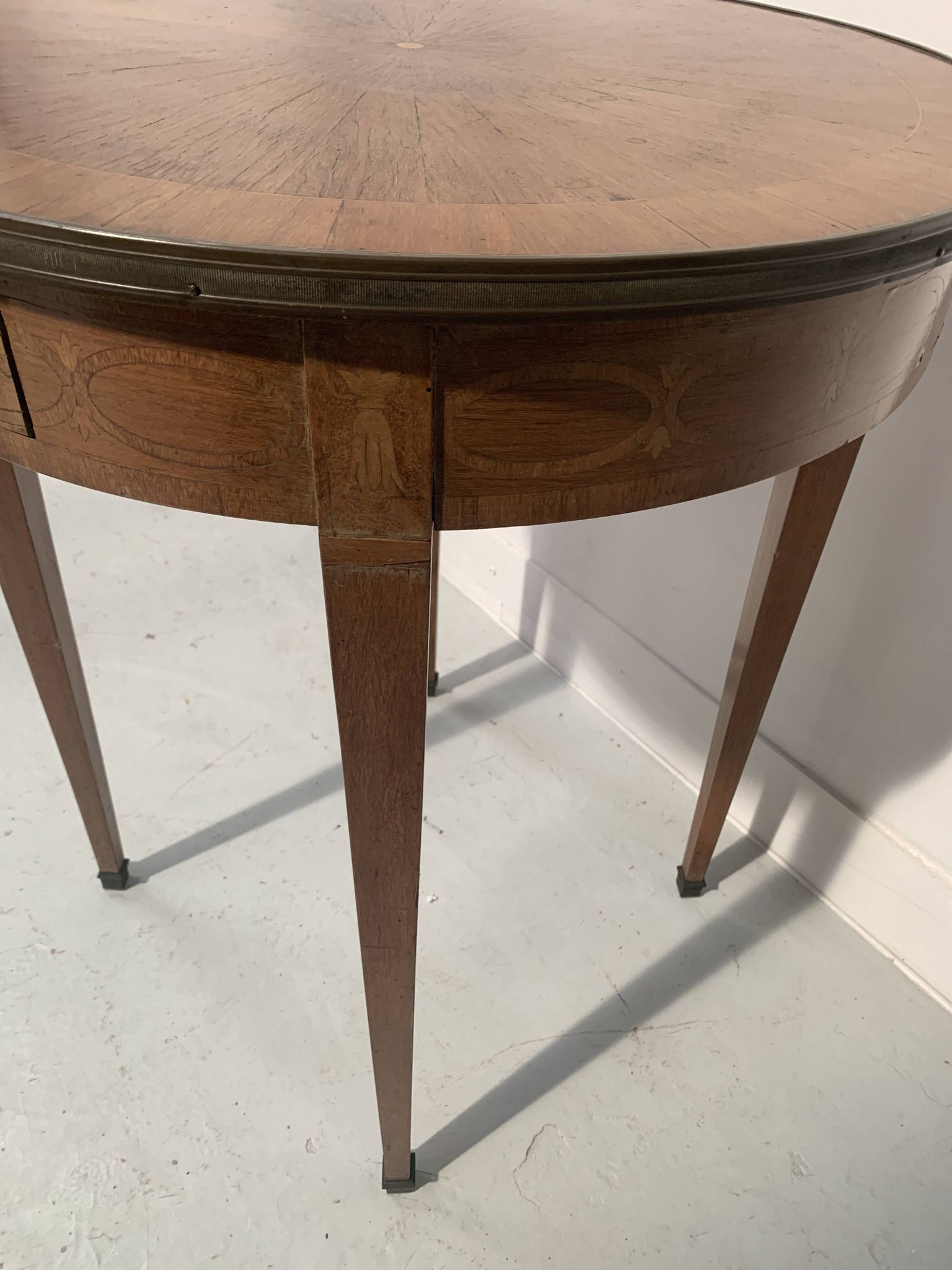 Round Louis XVI style pedestal table in marquetry wood, 20th century