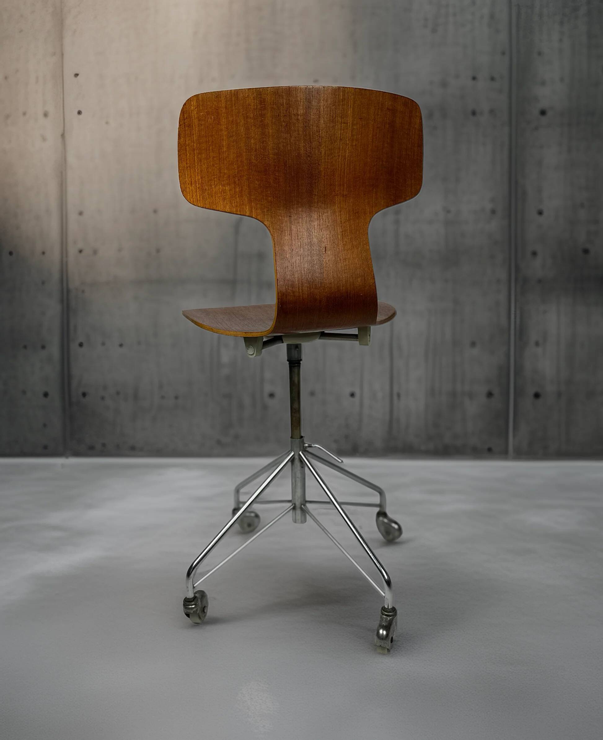 Vintage office chair 3113 by Arne Jacobsen for Fritz Hansen (1971)