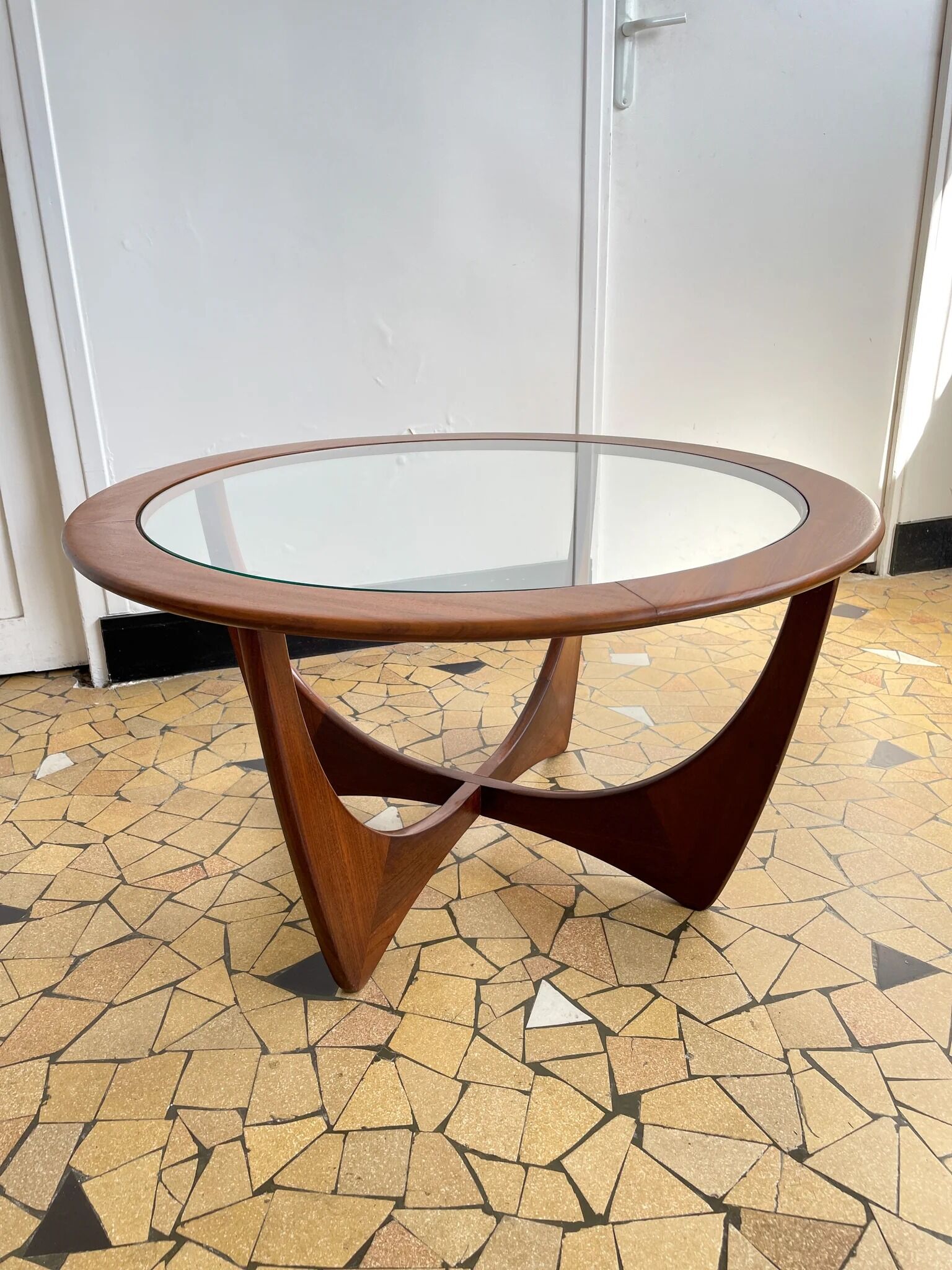 Round Astro coffee table - Victor Wilkins