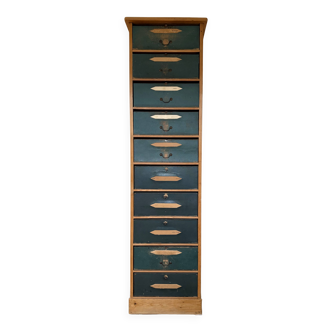 Notary desk with blue flaps, also known as a card index.