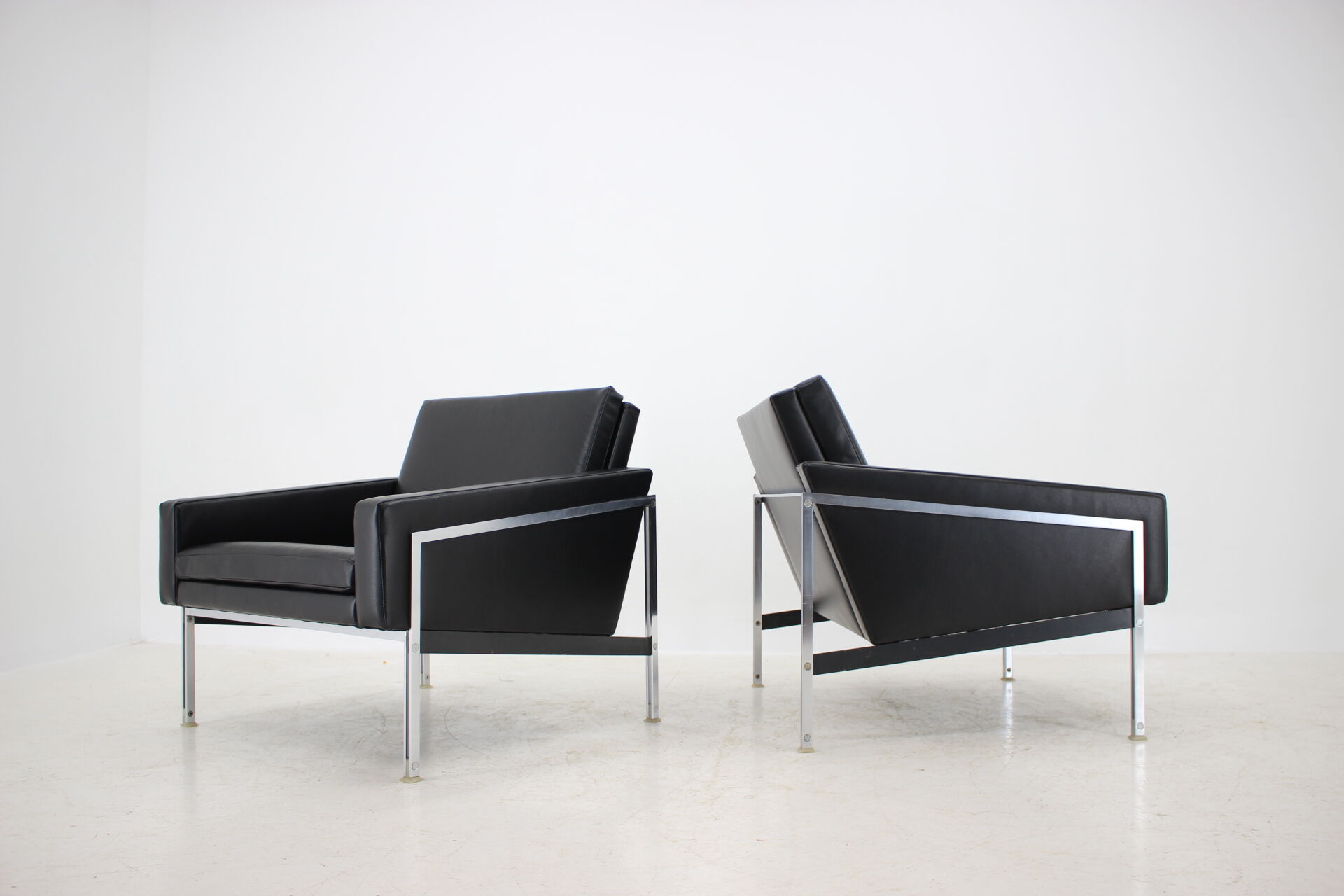 1960s Pair of Steel and Leather Armchairs by Lübke, Germany