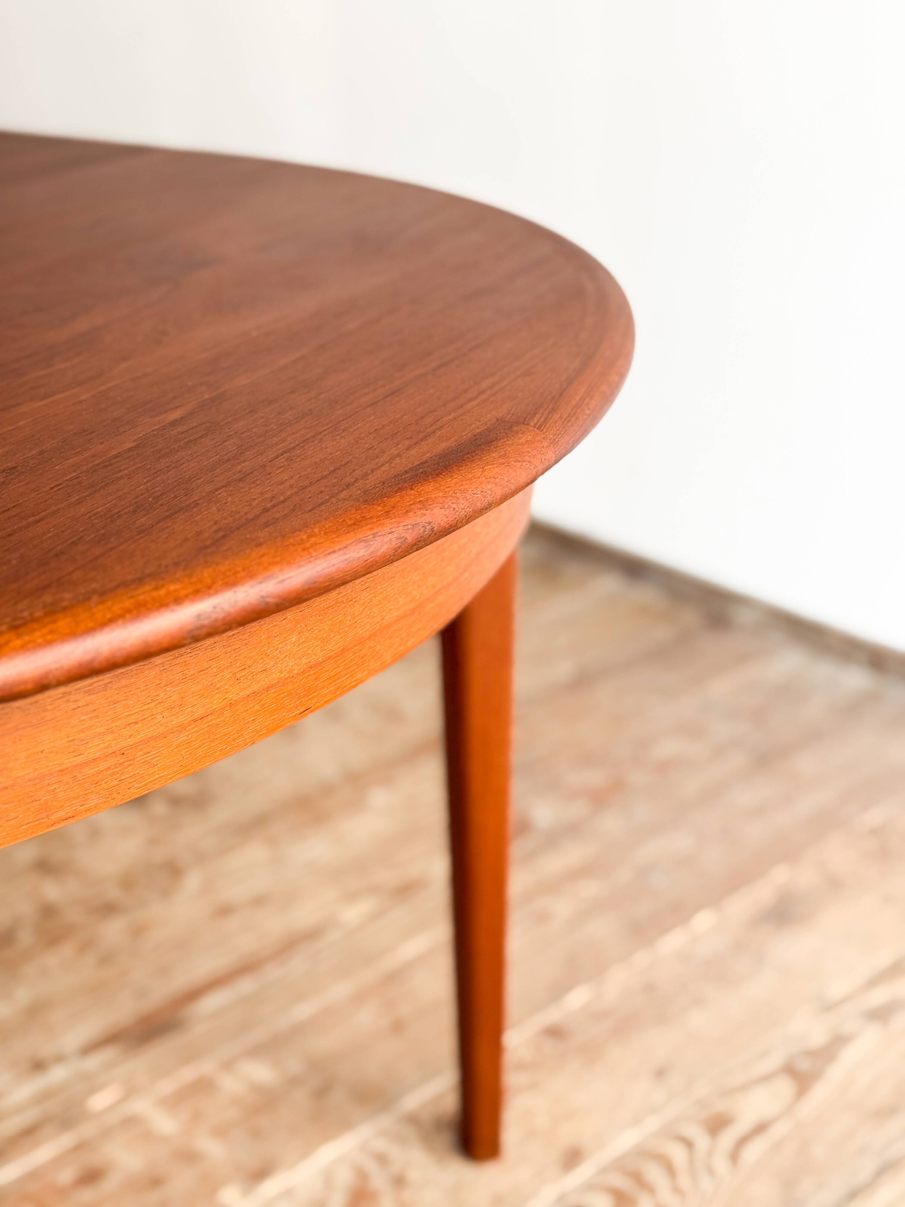 Danish table by Sighs & Sons in extendable teak, Mid Century, 1960.