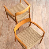 Paire de chaises de salle à manger modèle 56 par Niels O. Møller en chêne