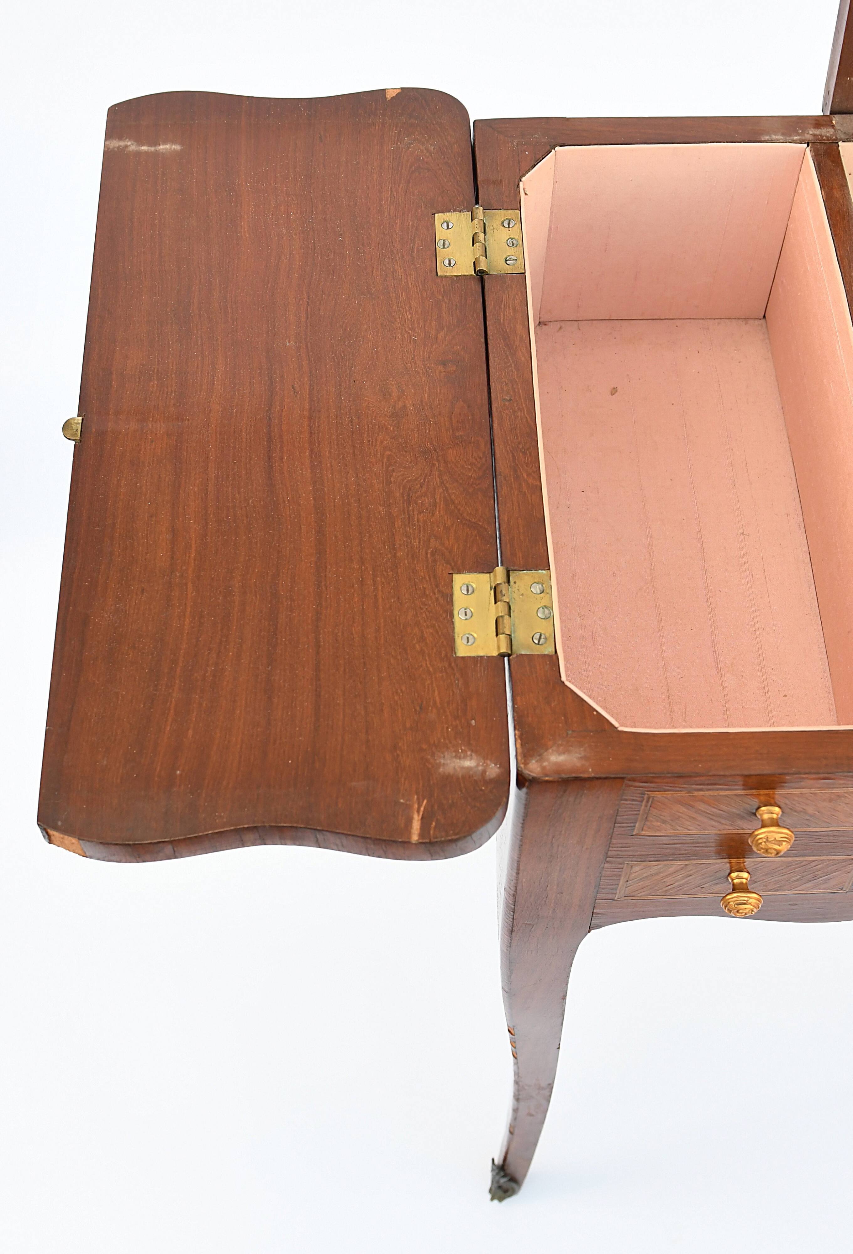 Dressing table in rosewood marquetry