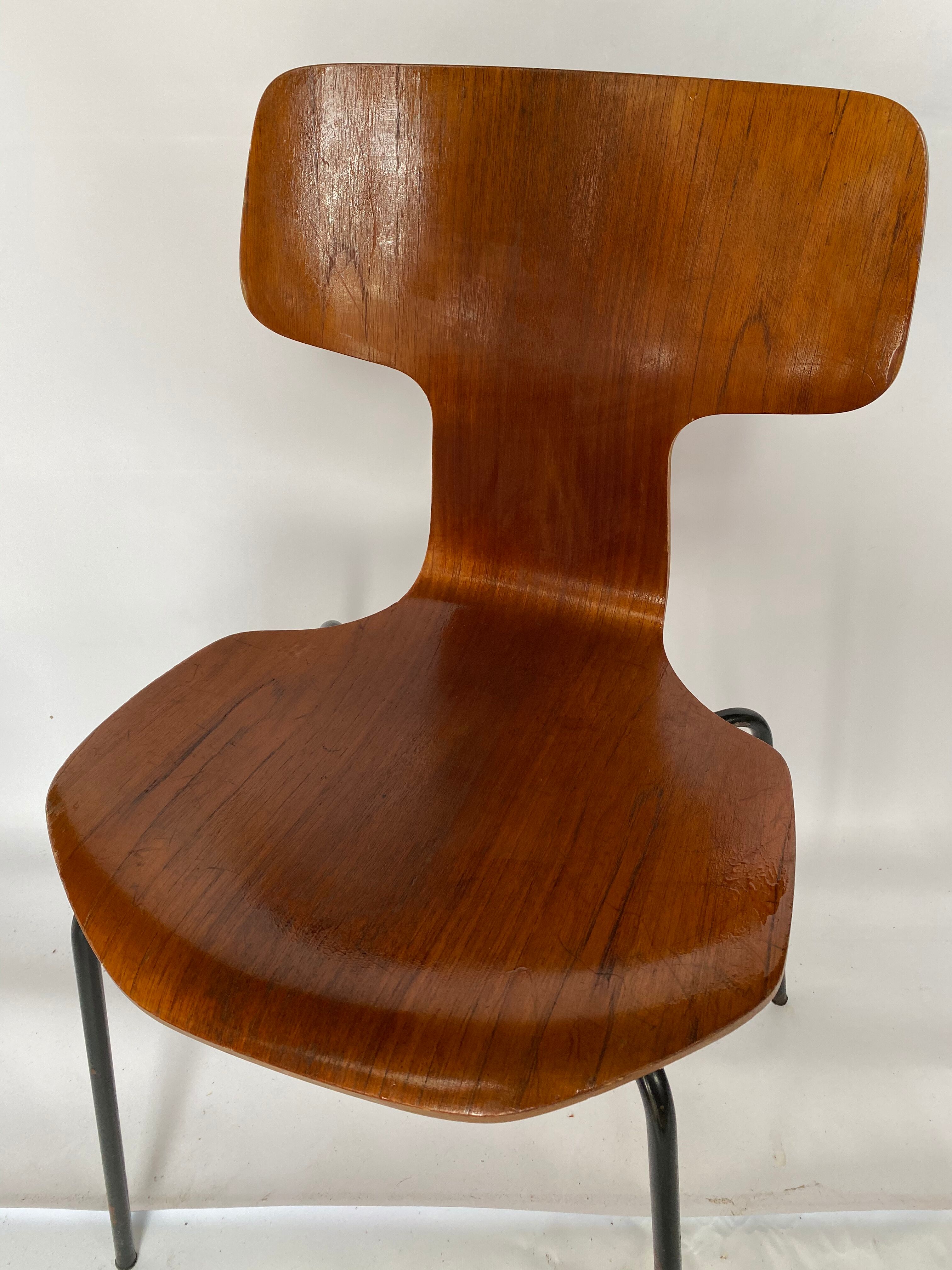 Set of four Danish hammer chairs by Arne Jacobsen for Fritz Hansen