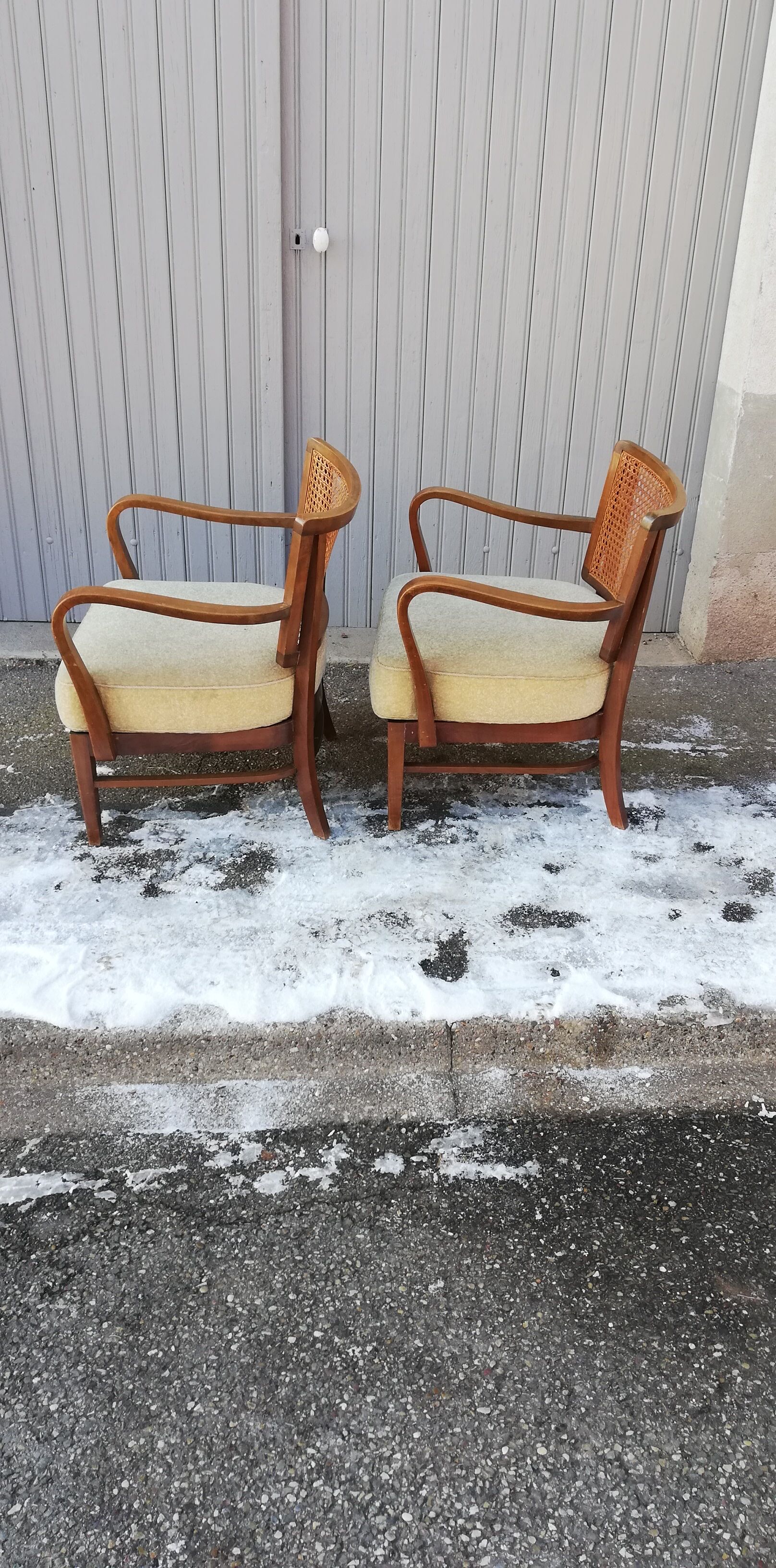 Paire de fauteuils vintage cannage