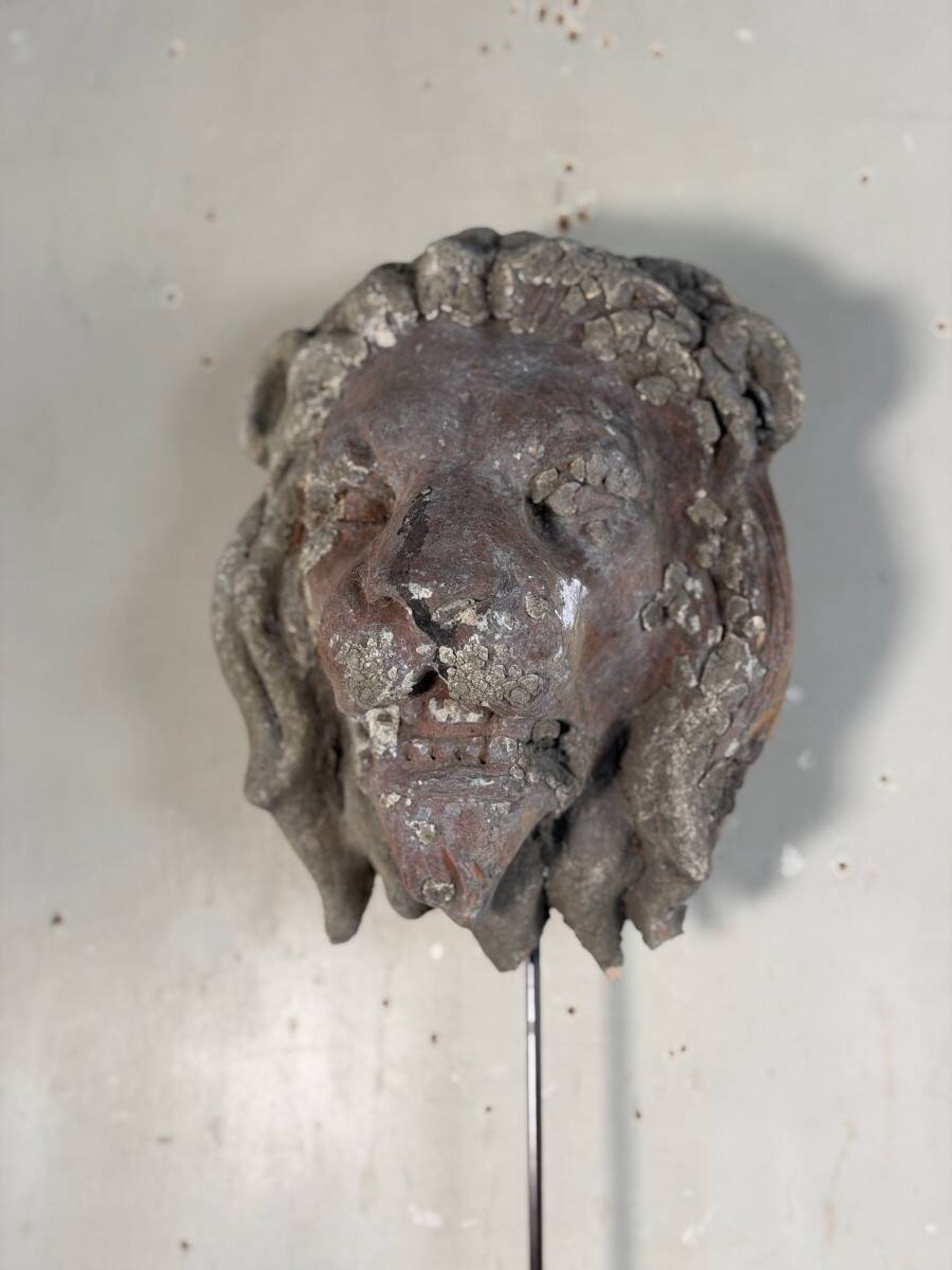 Sculpture en terre cuite, cache-boulin, élément de façade XIXème siècle