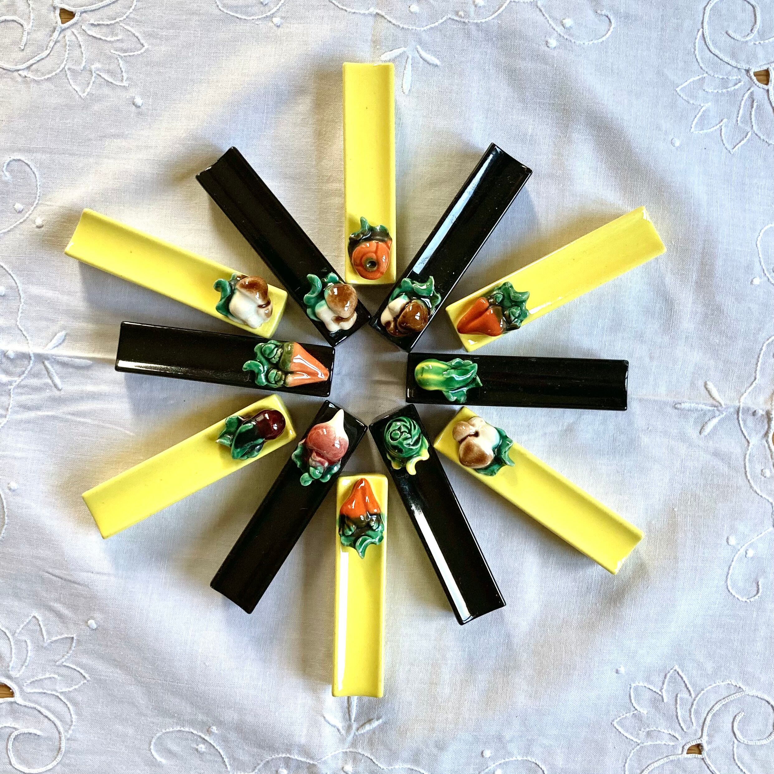 Box of 12 ceramic knife holders slip 50s