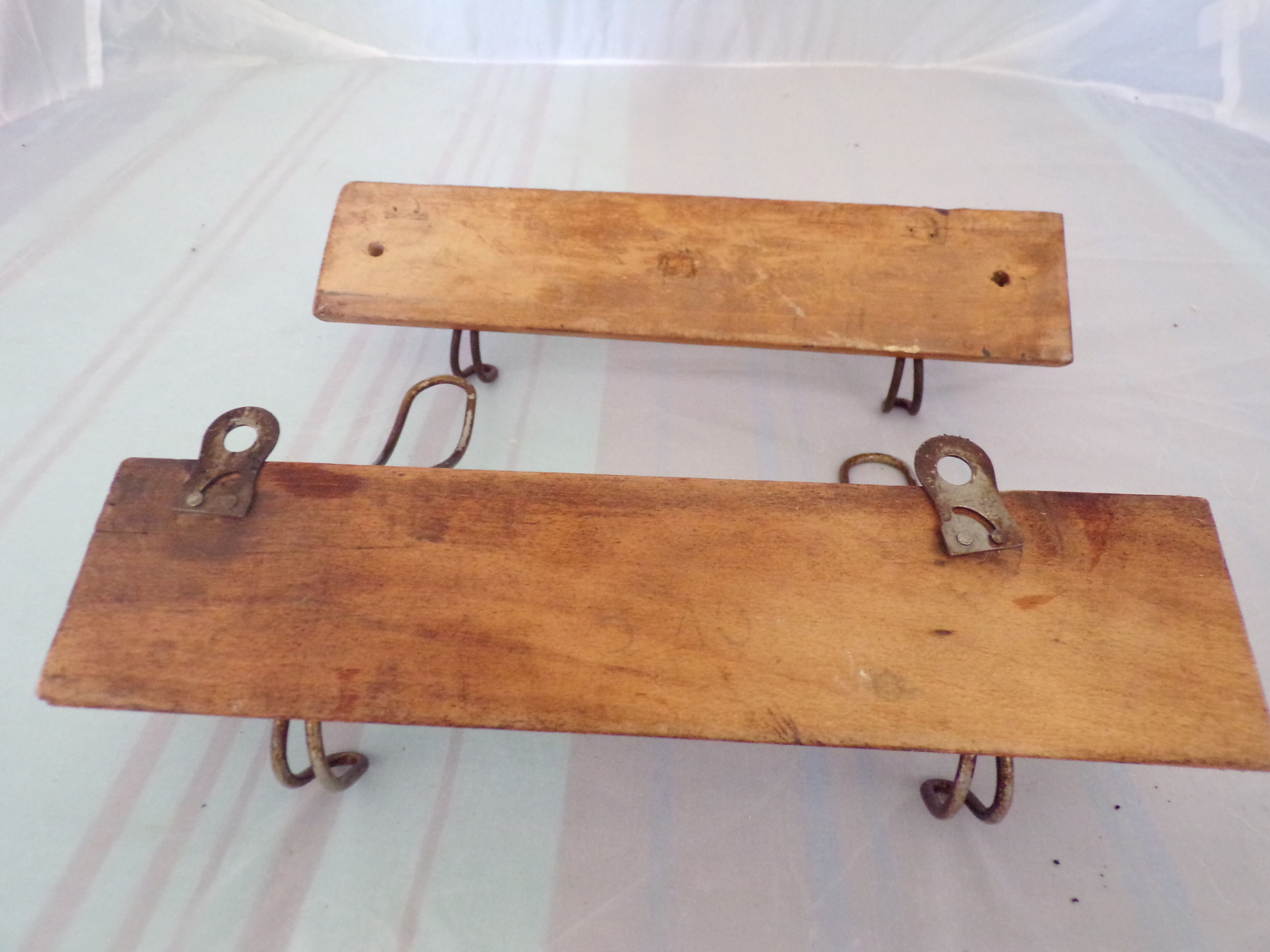 2 door old coats 4 hooks