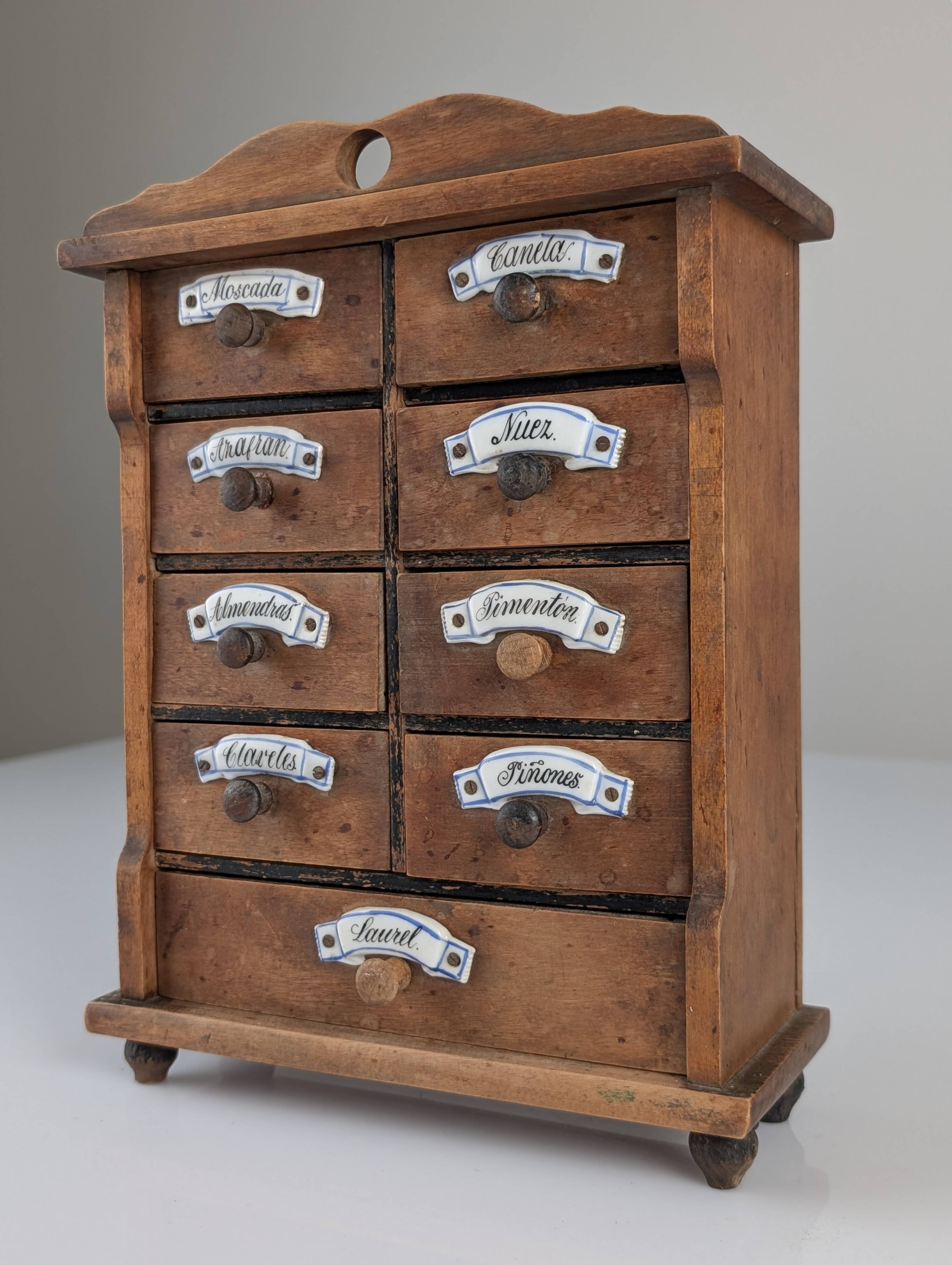 Cabinet à épices en bois rustique espagnol avec étiquettes en céramique, années 1930