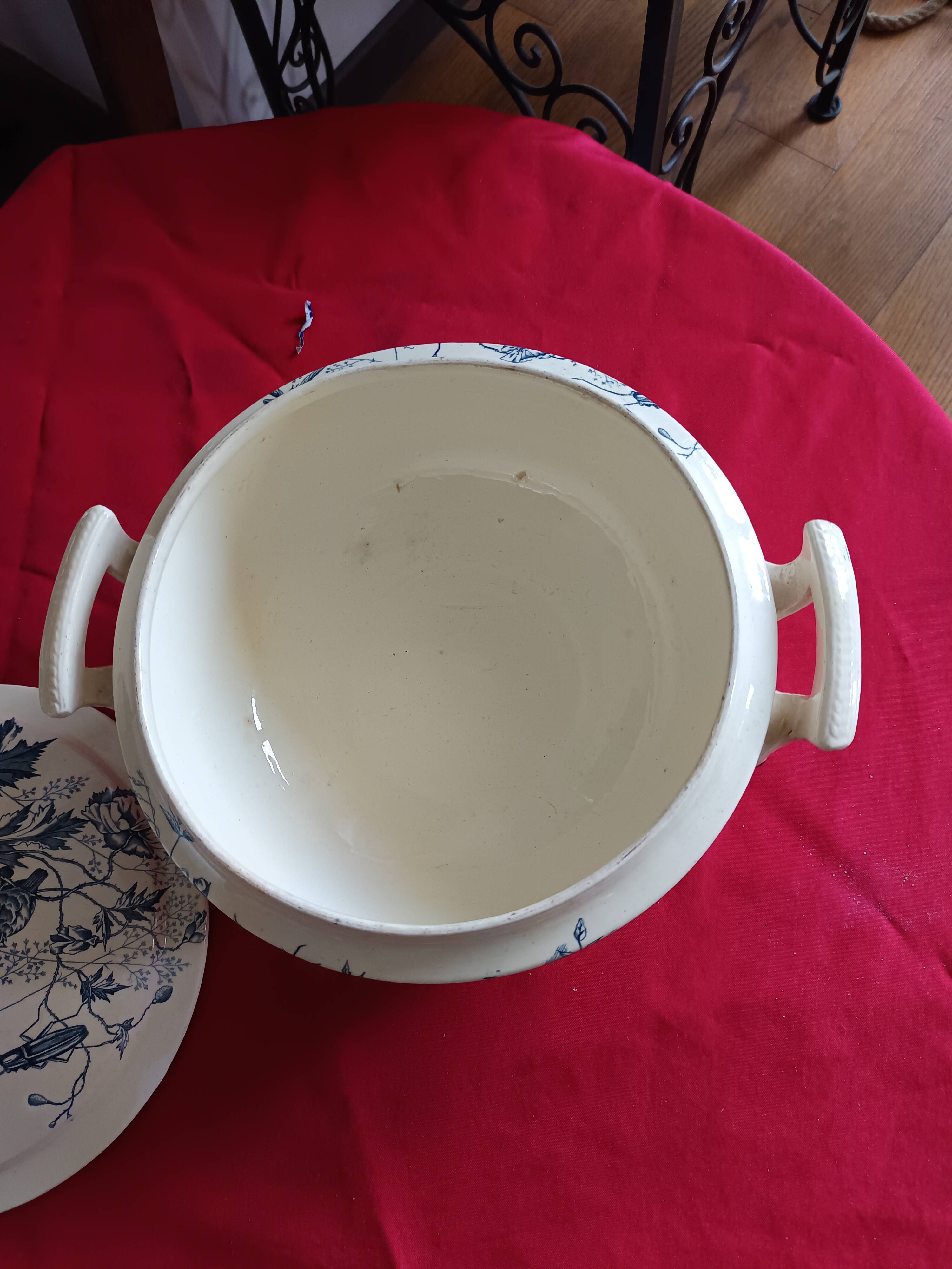 antique soup tureen Terre de Feu 1920/1930 with a decoration of birds and insects