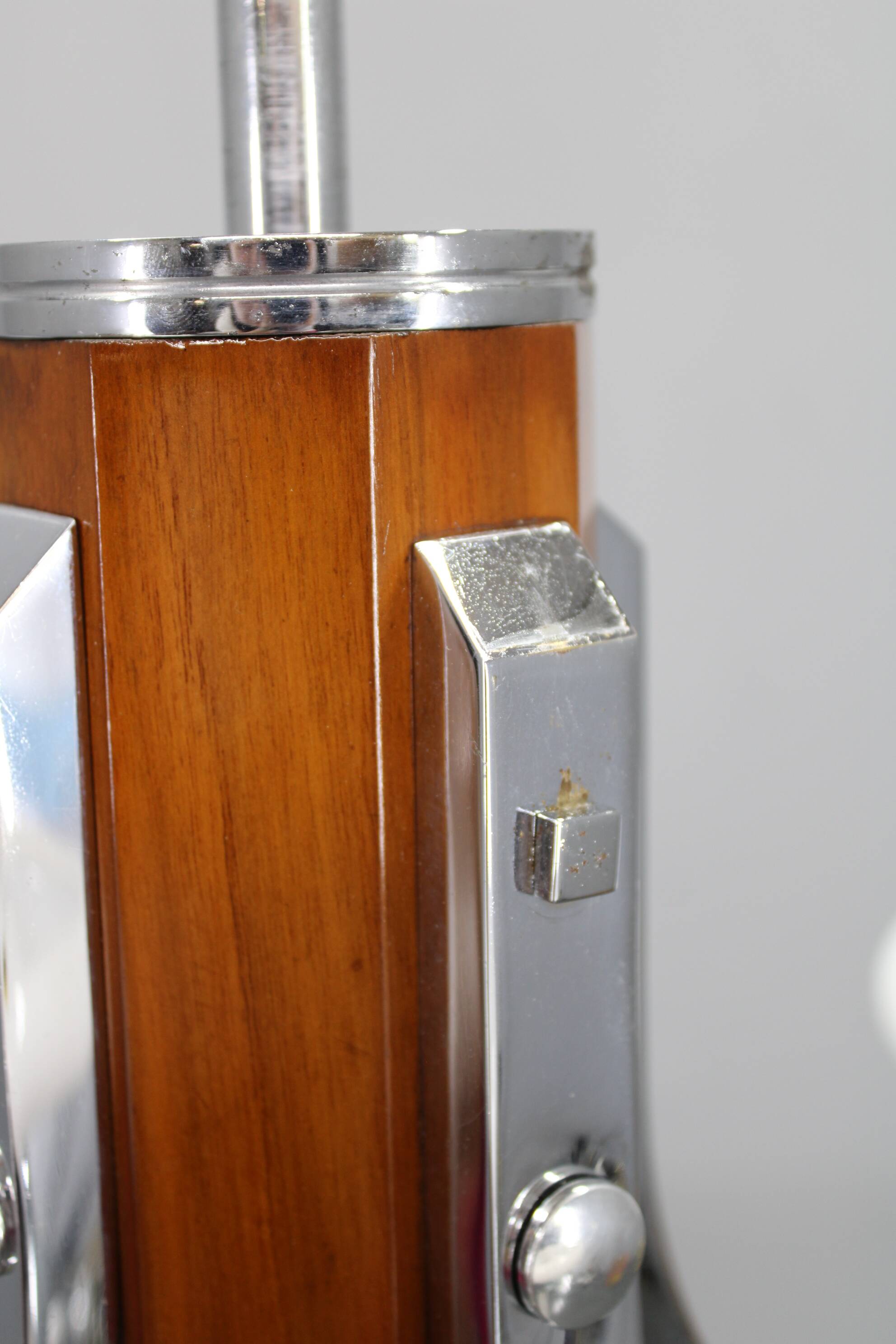 Lustre Art Déco en chrome et noyer avec abat-jour en verre opale, Tchécoslovaquie, 1