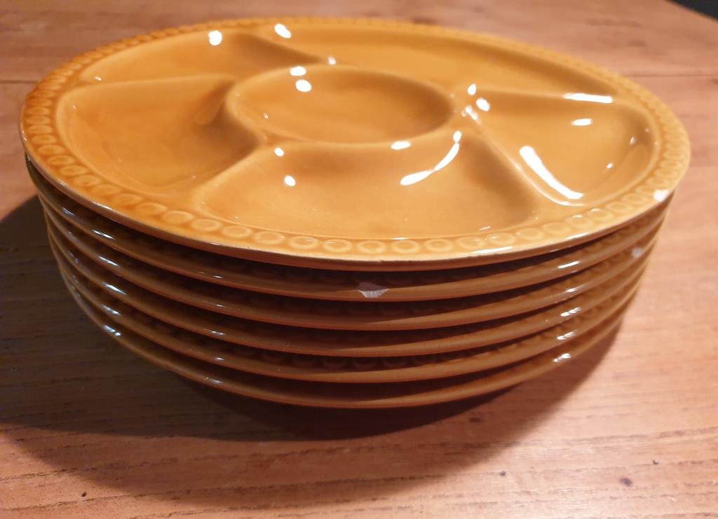 Set of 6 round plates with Gien France compartments