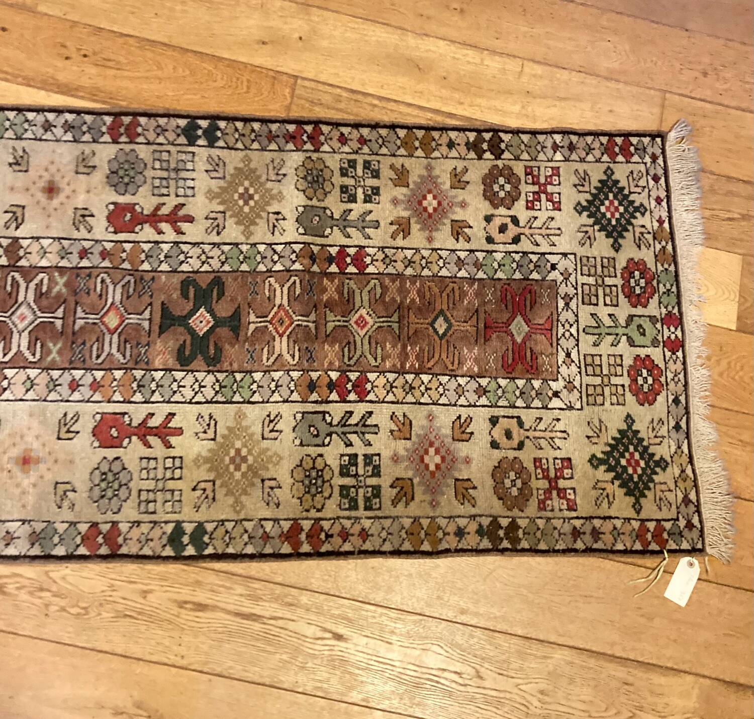Hand-knotted oriental rug made of pure wool.