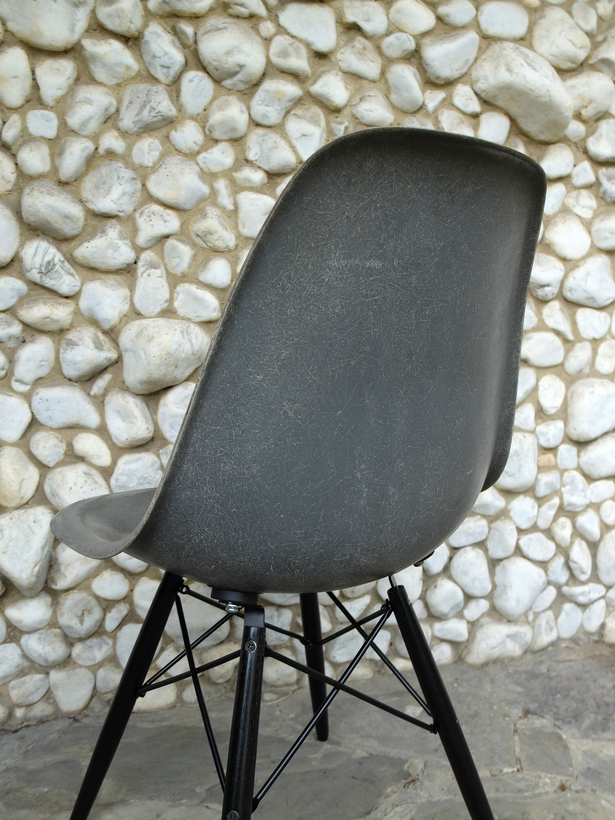DSW Charles & Ray Eames Chair for Herman Miller Grey Elephant Grey Dowel