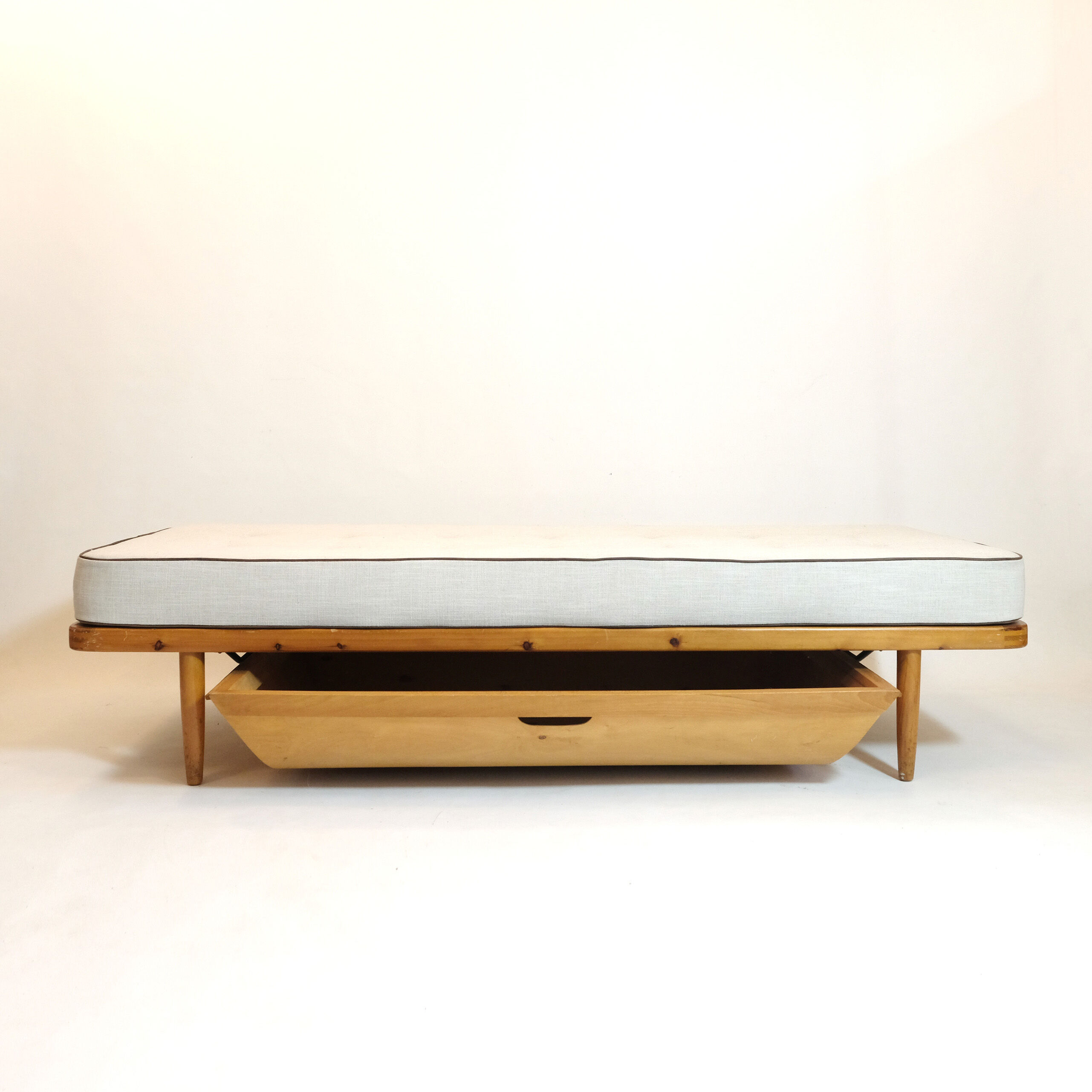 Pin bench bed, Danish work of the 50s-60s