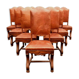 Suite de huit chaises a hauts dossiers de style Renaissance XX siècle
