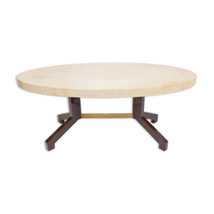table à manger ovale beige en peau de chèvre laquée