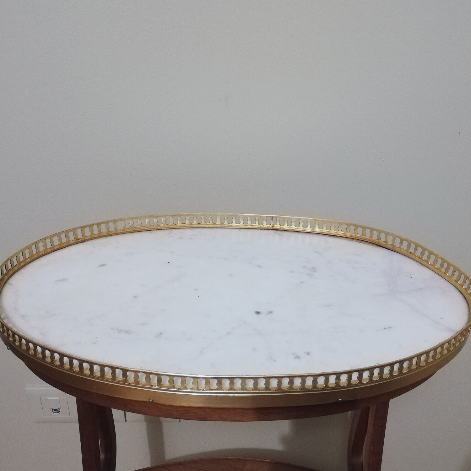 Saddle pedestal table with marble top in Louis XV style