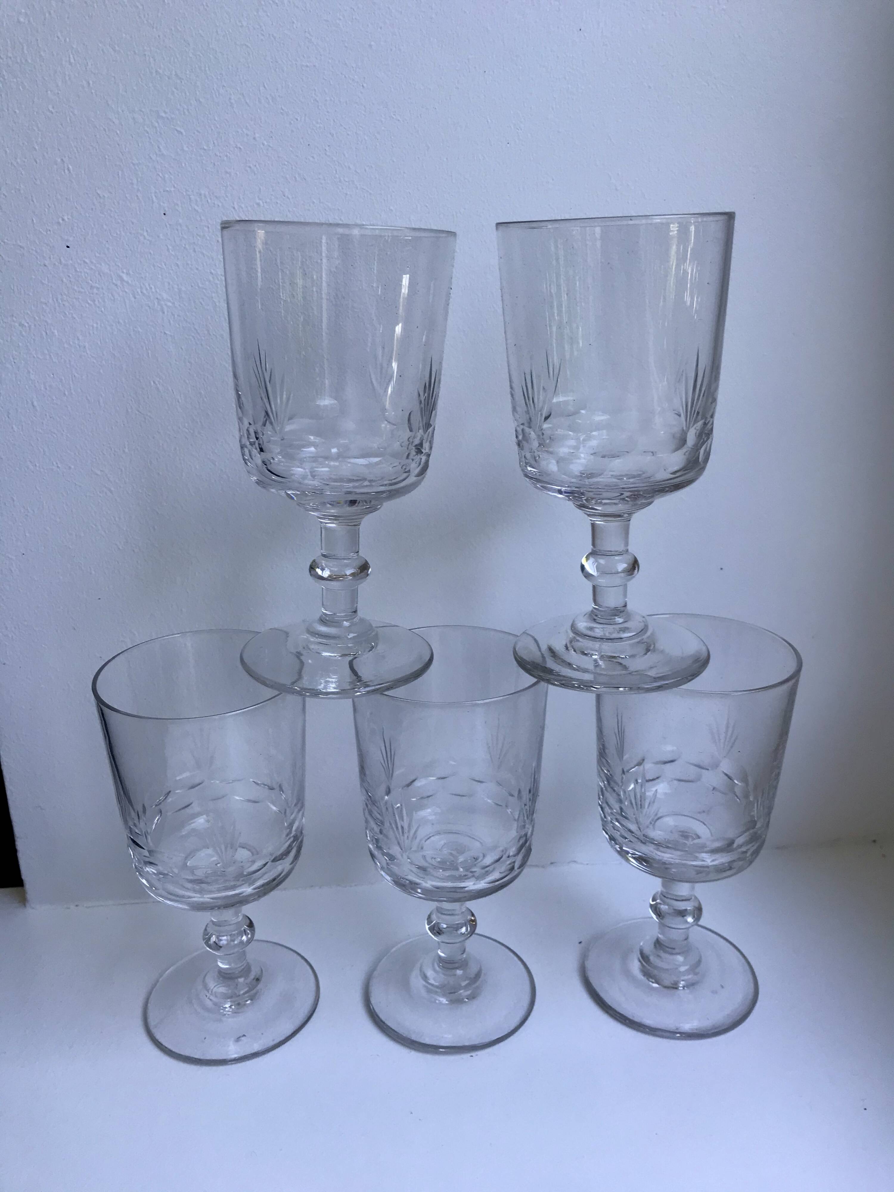 Set of 5 small crystal wine glasses engraved 50-60s