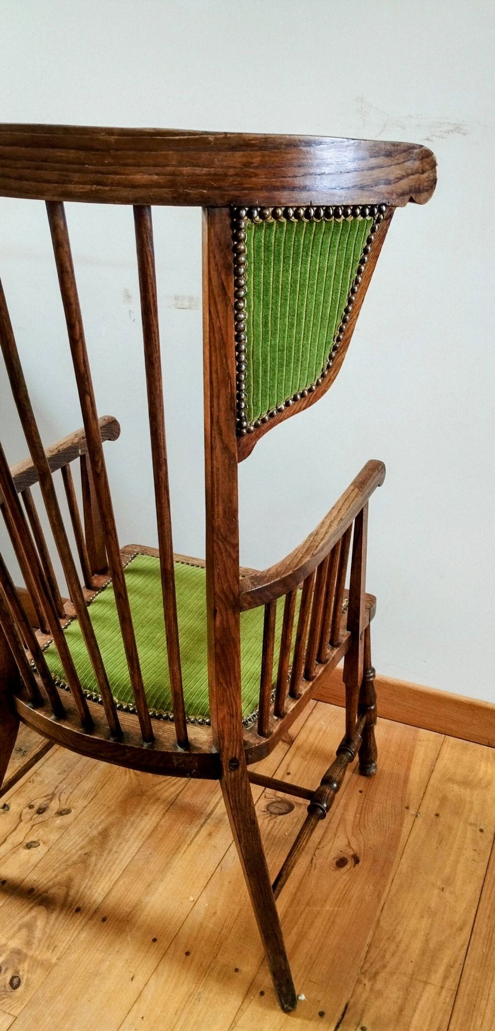 1900s Arts and Crafts style tapered wingback armchair