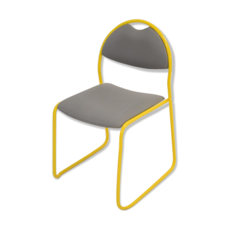Chaise métal jaune et skaï gris