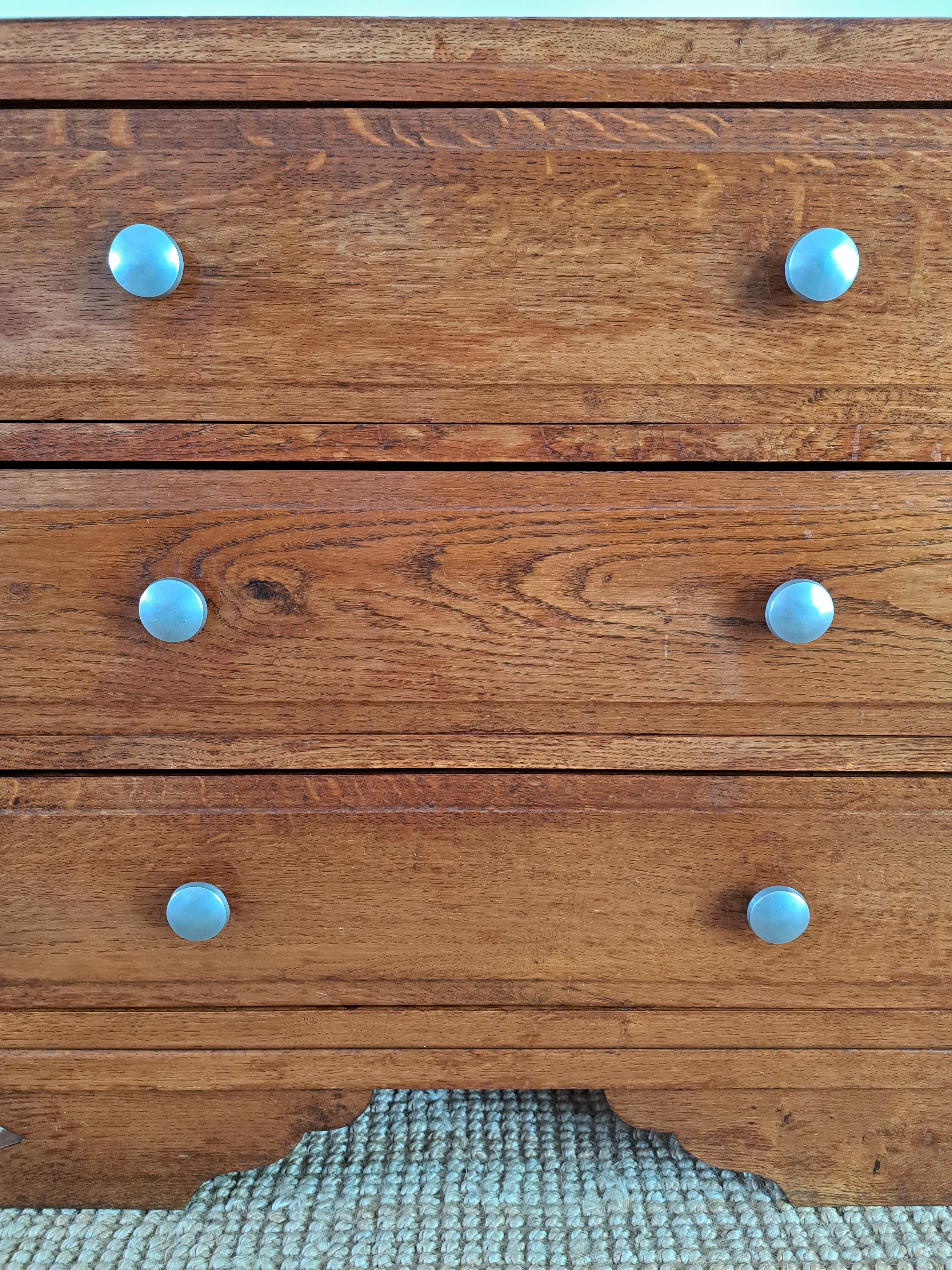 Oak chest of drawers from the 1950s.