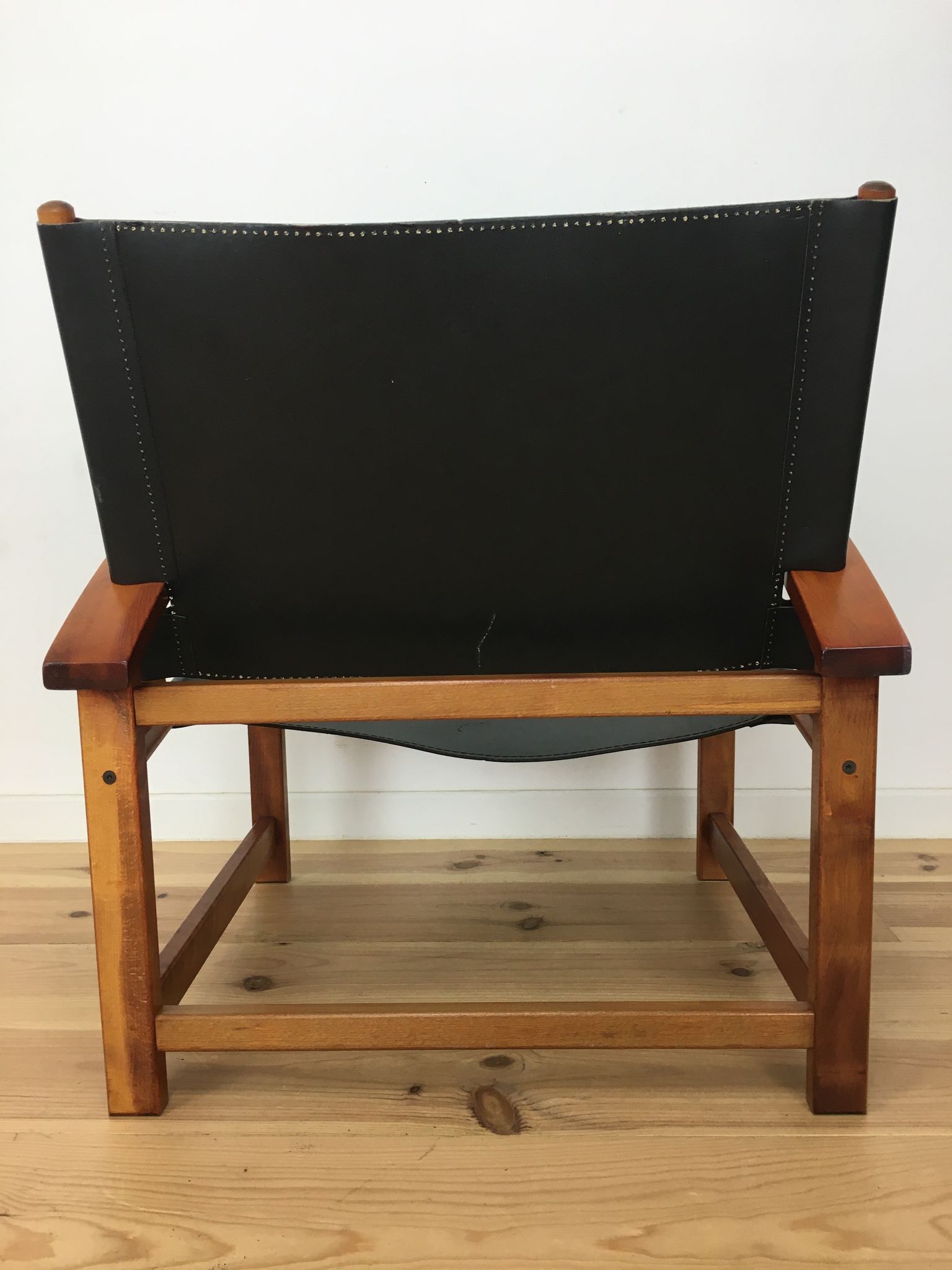 Scandinavian hyllinge Mobler Denmark chair, safari style, leather and wood