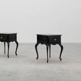 Paire de tables de chevet de style Louis XV en chêne laqué noir, France, années 1950